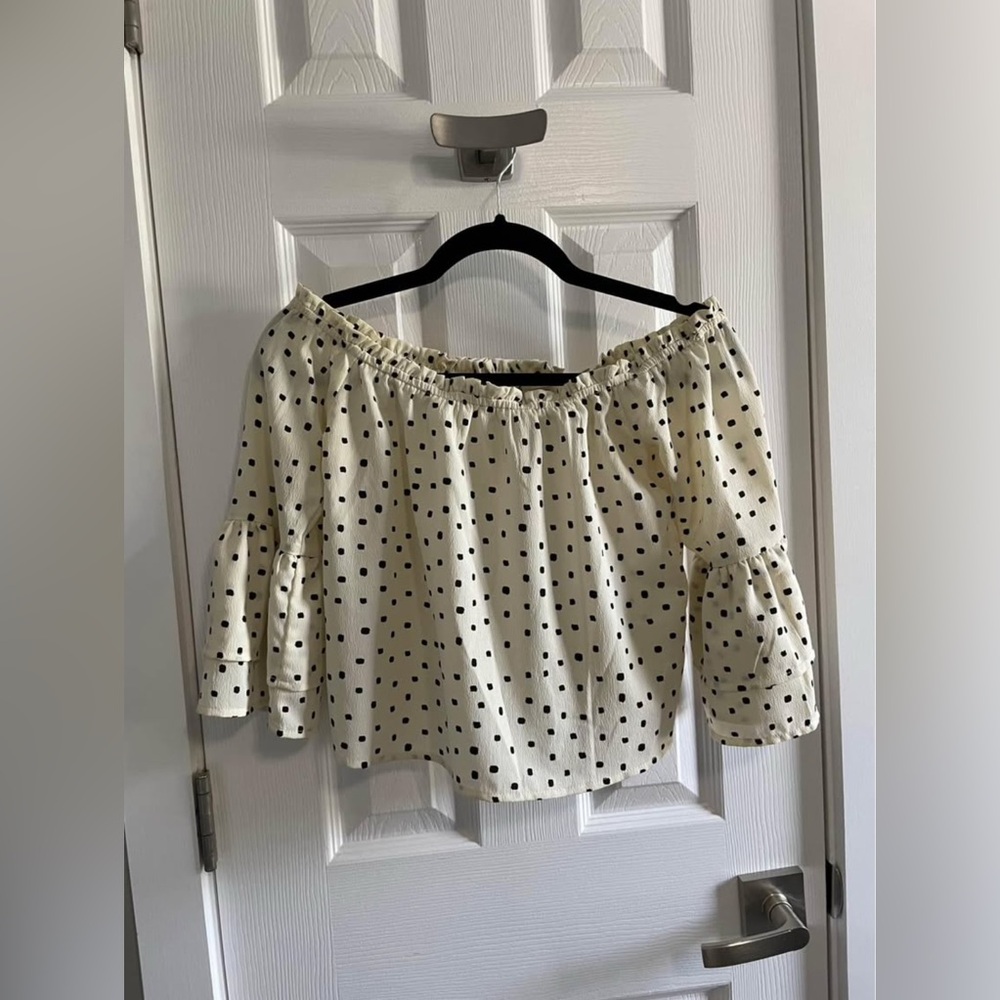 Polka dot off the shoulder top (like new)